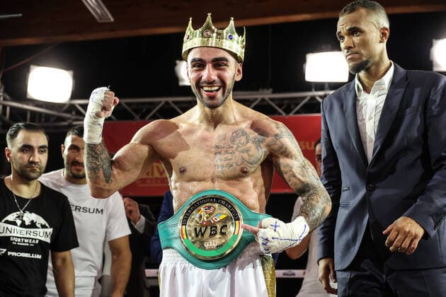 Sport Themen der Woche KW25 Sport Bilder des Tages Boxen: Universum Boxpromotion, Boxgala, Hamburg, 25.06.2022 WBC-International: Artem Harutyunyan (GER) - Humberto Galindo (MEX) Hamburg Germany