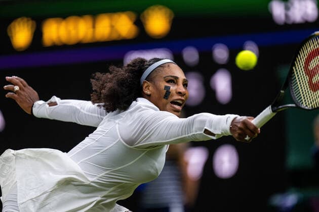 220628 Serena Williams of USA competes in a first round singles tennis match during day 2 of Wimbledon on June 28, 2022 in London. Photo: Mathias Bergeld BILDBYRAN kod MB MB0413 tennis wimbledon day 2 bbeng usa dam Copyright: MATHIASxBERGELD BB220628MB104