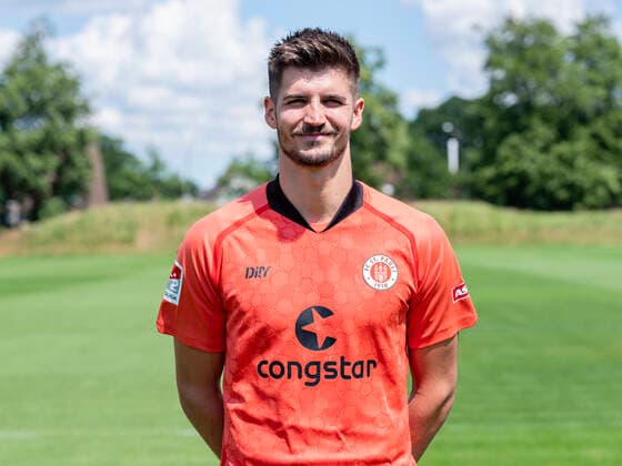 TW Nikola Vasilj (St.Pauli) 28.06.22, Hamburg, FC St.Pauli Mediaday, Fussball, GER, Saison 2022 2023, 2. Bundesliga, Portraittermin DFL REGULATIONS PROHIBIT ANY USE OF PHOTOGRAPHS as IMAGE SEQUENCES and or QUASI-VIDEO. Â