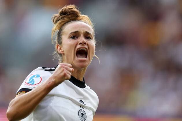 Bilder des Jahres 2022, Sport 07 Juli Sport Themen der Woche KW27 Sport Bilder des Tages Mandatory Credit: Photo by Simon Dael Shutterstock (13020898l) Lina Magull of Germany celebrates after scoring a goal (1-0) Germany v Denmark, Womens UEFA European Championship, EM, Europameisterschaft Group B, Football, Brentford Community Stadium, London, UK - 08 Jul 2022 Germany v Denmark, Womens UEFA European Championship, Group B, Football, Brentford Community Stadium, London, UK - 08 Jul 2022 Copyright: xSimonxDael Shutterstockx 13020898l