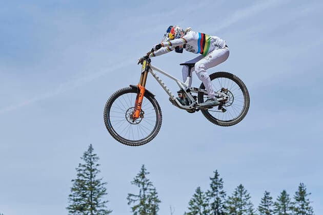 Bilder des Jahres 2022, Sport 07 Juli Sport Themen der Woche KW27 Sport Bilder des Tages 2022 UCI Mountain Bike Downhill World Cup Women Elite, Lenzerheide, Schweiz Lenzerheide, Schweiz. 9. Juli 2022. Myriam Nicole (Commencal Muc-Off By Riding Addiction) während des Downhill Finals der Damen am UCI Mountain Bike World Cup 2022 in Lenzerheide.