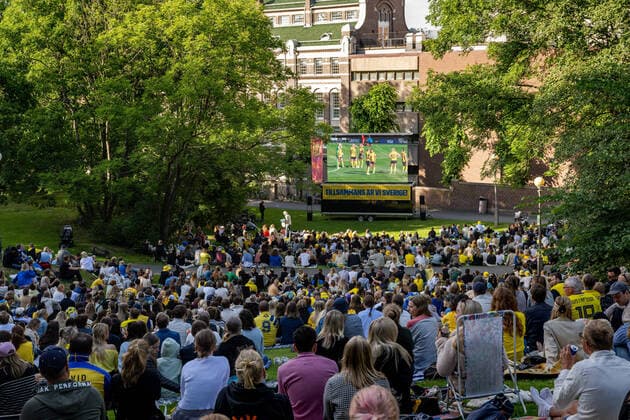 Bilder des Jahres 2022, Sport 07 Juli 220713 Fans of Sweden watching the UEFA Women s Euro 2022 group stage match between Sweden and Switzerland on July 13, 2022 in Gothenburg. Photo: Daniel Stiller BILDBYRAN kod DS DS0257 fotboll football soccer fotball swedish fans in gothenburg bbeng publik fans Copyright: DANIELxSTILLER BB220713DS007