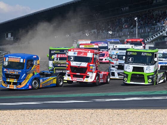 Bilder des Jahres 2022, Sport 07 Juli Sport Bilder des Tages Es wird eng. Ein Vorderrad bei Thomas Robineau (Team Robineau, 03) hebt schon ab. Dabei Jose Edouardo Rodrigues (Team Reboconort, 38), Raphael Sousa (Team Virty Truck Racing, 21), Ivan Rodrigues (Team Luxosport, 95) und Lionel Montagne (Team Aravi, 04). FFSA ADAC Mittelrhein Cup Rennen 1. 35. Internationaler ADAC Truck-Grand-Prix, 15.07.2022 35. Internationaler ADAC Truck-Grand-Prix, Motorsport, 15.07.2022 Eifel Copyright: xEibner-Pressefotox EP_THR