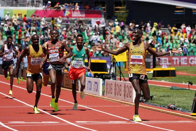 Bilder des Jahres 2022, Sport 07 Juli Sport Bilder des Tages WM 2022 Oregon , Eugene USA, World Athletics, Leichtathletik, athletics, Track and Field, World athletics Championships 2022Oregon Leichtathletik WM 2022 Oregon 15-.07-24..07..2022, Hayward field Eugene, Oregon, 10000m Männer Finale , Joshua Cheptegei, UGA
