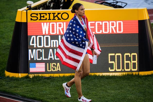 Bilder des Jahres 2022, Sport 07 Juli Sport Themen der Woche KW29 Sport Bilder des Tages 220722 Sydney McLaughlin of USA after winning women?s 400 meters hurdles final and breaking the world record during day 8 of the 2022 World Athletics Championships on July 22, 2022 in Eugene. Photo: Joel Marklund BILDBYRAN kod JM JM0336 bbeng friidrott athletics friidrett 2022 world athletics championships world athletics championships oregon22 friidrotts-vm friidretts-vm vm dam final Copyright: JOELxMARKLUND BB220722JM029