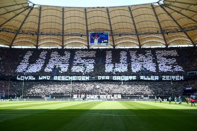 Bilder des Jahres 2022, Sport 07 Juli Sport Themen der Woche KW29 23.07.2022, xtgx, Fussball 2. Bundesliga, Hamburger SV - 1. FC Kaiserslautern emspor, v.l. Choreografie Choreo Uwe Seeler (DFL DFB REGULATIONS PROHIBIT ANY USE OF PHOTOGRAPHS as IMAGE SEQUENCES and or QUASI-VIDEO) Hamburg