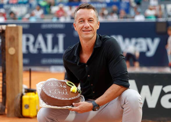 Bilder des Jahres 2022, Sport 07 Juli Sport Themen der Woche KW30 Sport Bilder des Tages Philipp Kohlschreiber wird auf dem Centre Court geehrt nach Beendigung seiner aktiven Spielzeit, Ehrung, Praesentation Tennis - Generali Open Kitzbuehel 2022 - ATP, Tennis Herren 250 - Kitzbuehler Tennis Club - Kitzbuehel - Tirol - Oesterreich - 26 July 2022. Copyright: xJuergenxHasenkopfx