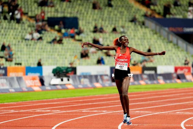 Bilder des Jahres 2022, Sport 08 August Sport Themen der Woche KW33 Sport Bilder des Tages European Championships Munich22; Leichtathletik, 15.08.2022 Yasemin Can (TUR) ueber 10000m am 15.08.2022 bei den Leichtathletik-Europameisterschaften in Muenchen Copyright: xBEAUTIFULxSPORTS Flatemerschx