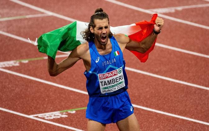 Bilder des Jahres 2022, Sport 08 August Sport Themen der Woche KW33 Sport Bilder des Tages European Championships Munich22; Leichtathletik, 18.08.2022 Gianmarco Tamberi (ITA) feiert den Europameistertitel im Hochsprung der Maenner; European Championships Munich22 - Leichtathletik - Evening Session am 18.08.2022 im Olympiastadion in Muenchen (Deutschland). Copyright: xBEAUTIFULxSPORTS R.xSchmittx