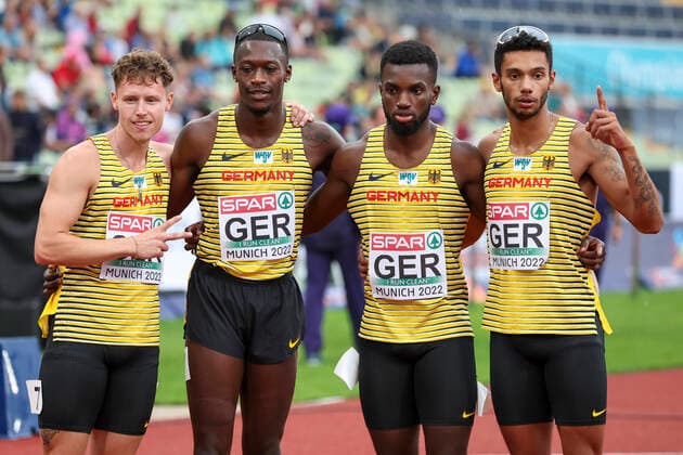 Bilder des Jahres 2022, Sport 08 August Sport Themen der Woche KW33 Sport Bilder des Tages European Championships Munich22; Leichtathletik, 19.08.2022 Neuer Deutscher Rekord: v.l. Kevin Kranz (GER), Owen Ansah (GER), Lucas Ansah-Peprah (GER), Joshua Hartmann (GER) - European Championships Munich22 am 19.08.22 im Olympiastadion in Muenchen, Deutschland. Copyright: xBEAUTIFULxSPORTS AxelxKohringx