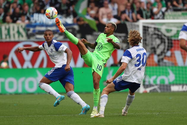 Bilder des Jahres 2022, Sport 08 August Sport Themen der Woche KW33 VfL vs. Schalke 04, 1. BL Wolfsburg, 20.08.2022, FUßBALL - VfL Wolfsburg vs. FC Schalke 04, 1. BL, Saison 2022 23. Lukas Nmecha (VfL Wolfsburg) Wolfsburg