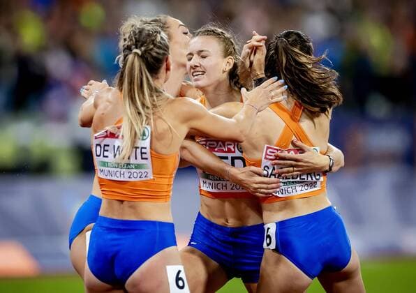 Bilder des Jahres 2022, Sport 08 August Sport Themen der Woche KW33 MUNCHEN - Lisanne de Witte, Lieke Klaver, Femke Bol and Eveline Saalberg celebrate the win in the final 4x400 meter relay on the tenth day of the Multi European Championship, EM, Europameisterschaft The German city of Munich will host a combined European Championship of various sports in 2022. ANP ROBIN VAN LONKHUIJSEN European Championships Munich 2022-Day 10 2022 xVIxANPxSportx xxANPxIVx
