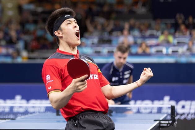 Bilder des Jahres 2022, Sport 08 August Sport Themen der Woche KW33 Sport Bilder des Tages Tischtennis Europameisterschaften Der neue Europameister Dang Qui (Deutschland) jubelt zum Publikum. Tischtennis Europameisterschaften als Teil der European Championships vom 13. bis 21. August in München., München Bayern Deutschland Rudi-Sedlmayer-Halle