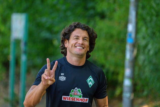 Sport Themen der Woche KW34 Sport Bilder des Tages GER, 1.FBL, Werder Bremen Training 24.08.2022, Trainingsgelaende am wohninvest WESERSTADION - Platz 4 5, Bremen, GER, 1.FBL, Werder Bremen Training Trainingsbeginn vor dem Heimspiel gegen Frankfurt Nelson Valdez (Co Trainer U23 Werder Bremen);