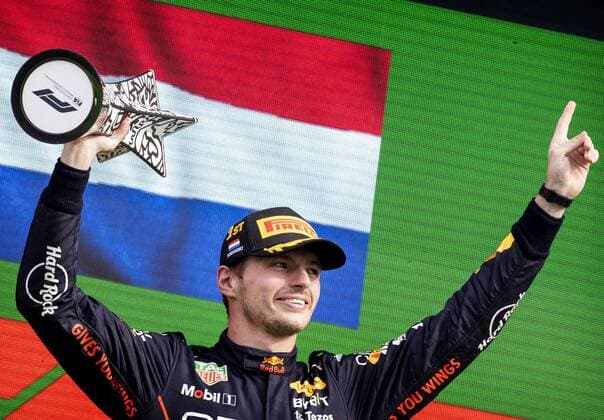 Bilder des Jahres 2022, Sport 09 September Sport Themen der Woche KW35 ZANDVOORT - Max Verstappen (Oracle Red Bull Racing) on the podium after winning the F1 Grand Prix of the Netherlands at Circuit Zandvoort on September 4, 2022 in Zandvoort, Netherlands. KOEN VAN WEEL F1 Grand Prix of The Netherlands 2022 xVIxANPxSportx xxANPxIVx