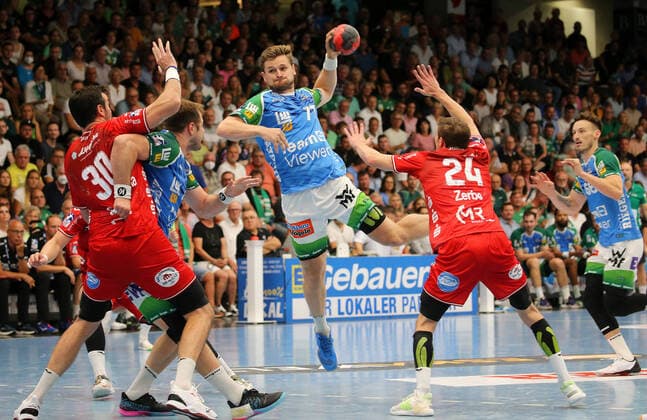 Bilder des Jahres 2022, Sport 09 September Sport Themen der Woche KW36 Sport Bilder des Tages BAU 07.09.2022 Göppingen Handball FRISCH AUF! Göppingen vs. TBV Lemgo Lippe, David Schmidt (Göppingen) am Ball