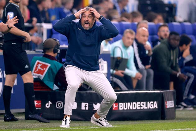Bilder des Jahres 2022, Sport 09 September Sport Themen der Woche KW36 Sport Bilder des Tages REIS Thomas Trainer Team VfL Bochum DFL Bundesliga Saison 2022 - 2023 Spiel FC Schalke 04 - VfL Bochum 3 : 1 am 10. 09. 2022 in Gelsenkirchen DFL REGULATIONS PROHIBIT ANY USE OF PHOTOGRAPHS as IMAGE SEQUENCES and or QUASI-VIDEO Copyright: xLacixPerenyix