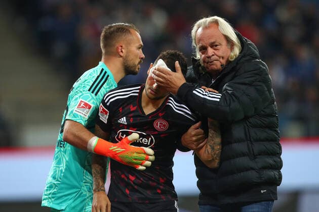 Bilder des Jahres 2022, Sport 09 September Sport Themen der Woche KW37 Sport Bilder des Tages 17.09.2022, xtgx, Fussball 2. Bundesliga, Hamburger SV - Fortuna Duesseldorf emspor, v.l. Matthias Zimmermann (Duesseldorf, 25) verletzt, verletzung (DFL DFB REGULATIONS PROHIBIT ANY USE OF PHOTOGRAPHS as IMAGE SEQUENCES and or QUASI-VIDEO) Hamburg