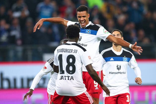 Bilder des Jahres 2022, Sport 09 September Sport Themen der Woche KW37 Sport Bilder des Tages 17.09.2022, xtgx, Fussball 2. Bundesliga, Hamburger SV - Fortuna Duesseldorf emspor, v.l. Robert Glatzel (HSV, 9) nach Tor zum 1:0 Jubel, Torjubel, jubelt ueber das Tor, celebrate the goal, celebration (DFL DFB REGULATIONS PROHIBIT ANY USE OF PHOTOGRAPHS as IMAGE SEQUENCES and or QUASI-VIDEO) Hamburg