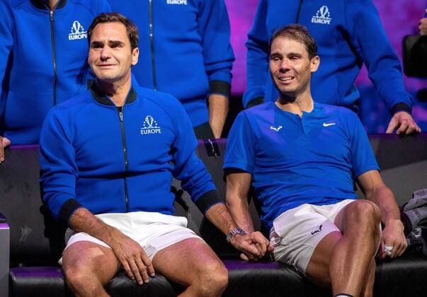Bilder des Jahres 2022, Sport 09 September Sport Themen der Woche KW38 Sport Bilder des Tages Mandatory Credit: Photo by Ella Ling Shutterstock (13413997fi) Roger Federer and Rafael Nadal of Team Europe emotional, holding hands, watching a video montage after their Men s Doubles match, the final match of Federer s career Laver Cup, Tennis Tournament, Day One, 02 Arena, London, UK - 23 Sep 2022 Laver Cup, Tennis Tournament, Day One, 02 Arena, London, UK - 23 Sep 2022 Copyright: xEllaxLing Shutterstockx 13413997fi
