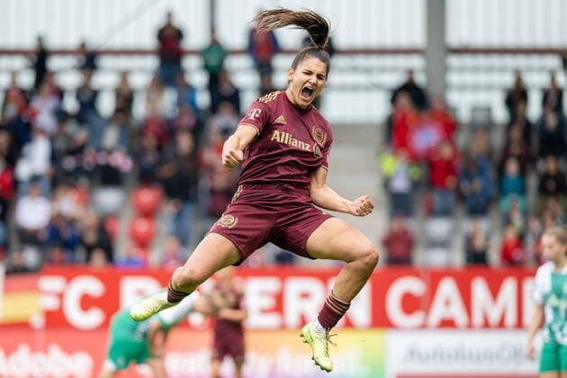 Bilder des Jahres 2022, Sport 09 September Sport Themen der Woche KW38 Sport Bilder des Tages Torjubel Jovana Damnjanovic 9 (FC Bayern Frauen), FC Bayern Frauen Muenchen vs. SV Werder Bremen, Flyeralarm Frauen-Bundesliga, 25.09.22 DFB regulations prohibit any use of photographs as image sequences and or quasi-video. (kolbert-press) Muenchen Bayern Deutschland