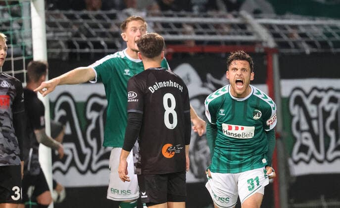 Bilder des Jahres 2022, Sport 09 September Sport Themen der Woche KW39 Sport Bilder des Tages Mirko Boland (VfB Luebeck) aergert sich, sein Schuss geht knapp vorbei Fussball, Herren, Saison 2022 2023, RL Nord, VfB Luebeck gegen SV Atlas Delmenhorst DFL REGULATIONS PROHIBIT ANY USE OF PHOTOGRAPHS AS IMAGE SEQUENCES AND OR QUASI-VIDEO.