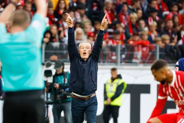 Bilder des Jahres, Sport 10 Oktober Sport Themen der Woche KW39 Christian Streich (SC Freiburg, Trainer) Geste, Gestik, gestikuliert , GER, SC Freiburg vs. 1. FSV Mainz 05, Fussball, Bundesliga, 8. Spieltag, Spielzeit 2022 2023, 01.10.2022 DFL REGULATIONS PROHIBIT ANY USE OF PHOTOGRAPHS AS IMAGE SEQUENCES AND OR QUASI-VIDEO. GER, SC Freiburg vs. 1. FSV Mainz 05, Fussball, Bundesliga, 8. Spieltag, Spielzeit 2022 2023, 01.10.2022 Freiburg im Breisgau Copyright: xEibner-Pressefoto GrantxHubbsx EP_GHS