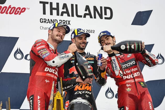 Bilder des Jahres, Sport 10 Oktober Sport Themen der Woche KW39 Sport Bilder des Tages Winners: Jack Miller, AUS (Ducati Lenovo Team), Miguel Oliveira, POR (Red Bull KTM Factory Racing KTM), and Francesco Bagnaia, ITA (Ducati Lenovo Team) - after final at 2022 OR Thailand Grand Prix in Buri Ram; 02 10 2022;