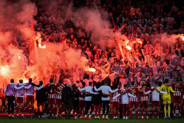 Bilder des Jahres, Sport 10 Oktober Sport Themen der Woche KW40 Sport Bilder des Tages 221006 Players of Union Berlin celebrate with supporters in the stands after the UEFA Europa League match between Malmö FF and Union Berlin on October 6, 2022 in Malmö. Photo: Petter Arvidson BILDBYRAN kod PA PA0409 fotboll football soccer fotball uefa europa league malmö ff union berlin bbeng jubel publik pyroteknik Copyright: PETTERxARVIDSON BB221006PA158