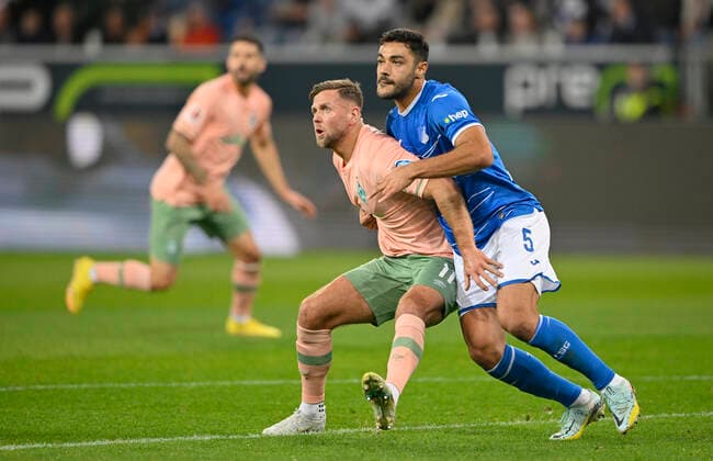 Zweikampf Ozan Kabak TSG 1899 Hoffenheim (05) gegen Niclas Fuellkrug (11) SV Werder Bremen SVW TSG 1899 Hoffenheim vs SV Werder Bremen SVW 07.10.2022 DFL REGULATIONS PROHIBIT ANY USE OF PHOTOGRAPHS AS IMAGE SEQUENCES AND OR QUASI-VIDEO TSG 1899 Hoffenheim vs SV Werder Bremen SVW