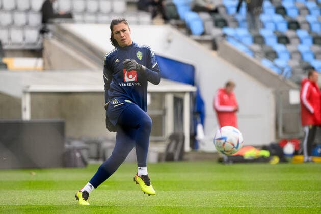 221010 Goalkeeper Zecira Musovic of the Swedish women s national football team during training session on October 10, 2022 in Göteborg. Photo: Carl Sandin BILDBYRAN kod CS CS0315 fotboll football soccer fotball träning practice training sverige sweden dam bbeng Copyright: CARLxSANDIN BB221010CS055