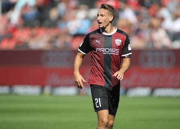 Ingolstadt, Deutschland 25. September 2021: Tobias Schröck Schroeck (FC Ingolstadt 04) im Spiel des FC Ingolstadt gegen Fortuna Düsseldorf im Audi Sportpark