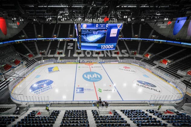 Videowürfel 12000 Zuschauer, Swiss Life Arena des ZSC, ZSC Lions - HC Fribourg Gotteron, National League, Eishockey, 18.10.2022