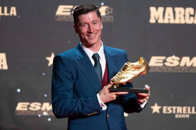 Bilder des Jahres, Sport 11 November Sport Themen der Woche KW45 Sport Bilder des Tages Robert Lewandowski receives the Golden Boot as European top scorer for the 2021-2022 season at the Old Damm Factory in Barcelona, 09 November 2022 900 Cordon Press