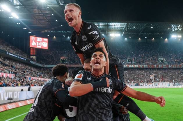 Bilder des Jahres, Sport 11 November Sport Themen der Woche KW45 Sport Bilder des Tages 09.11.2022, Fussball, Saison 2022 2023, 1. Bundesliga, 14. Spieltag, 1. FC Köln - Bayer 04 Leverkusen, v. l. Amine Adli (Bayer 04 Leverkusen), Nadiem Amiri (Bayer 04 Leverkusen), Mitchel Bakker (Bayer 04 Leverkusen) bejubeln das Tor zum 1:2 durch Moussa Diaby (Bayer 04 Leverkusen), xRHR-FOTO DEx Copyright: DennisxEwert RHR-FOTOx RHR-FOTO DE