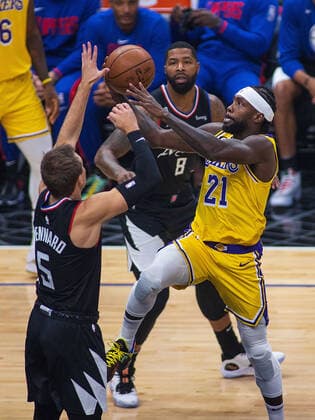 November 9, 2022, Los Angeles, California, USA: Patrick Beverly 21 of the Los Angeles Lakers makes a shot attempt as Luke Kennard 5 and Marcus Morris Sr. 8 of the Los Angeles Clippers defend during their NBA, Basketball Herren, USA game on Wednesday November 9, 2022 at Crypto.com Arena in Los Angeles, California. Clippers defeat Lakers, 114-101. ARIANA RUIZ PI Los Angeles USA - ZUMAp124 20221109_zaa_p124_019 Copyright: xArianaxRuizx