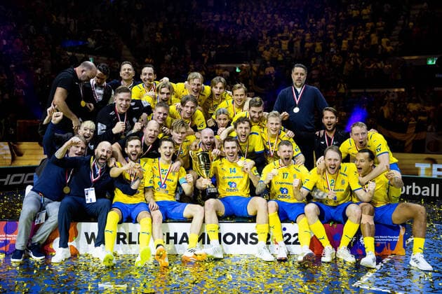 Bilder des Jahres, Sport 11 November Sport Themen der Woche KW45 Sport Bilder des Tages 221113 Players of Sweden celebrate after the the WFC 2022 Final between Sweden and Czech Republic on November 13, 2022 in Zurich. Photo: Per Wiklund BILDBYRAN COP 124 PW0136 innebandy floorball landslaget sverige sweden tjeckien national team, Nationalteam czech republic bbeng jubel Copyright: PERxWIKLUND BB221113PW076