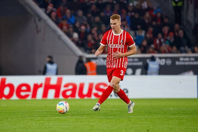 Philipp Lienhart (SC Freiburg, 03) mit einem Pass , GER, SC Freiburg vs. 1. FC Union Berlin, Fussball, Bundesliga, 15. Spieltag, Spielzeit 2022 2023, 13.11.2022 DFL REGULATIONS PROHIBIT ANY USE OF PHOTOGRAPHS AS IMAGE SEQUENCES AND OR QUASI-VIDEO. GER, SC Freiburg vs. 1. FC Union Berlin, Fussball, Bundesliga, 15. Spieltag, Spielzeit 2022 2023, 13.11.2022 Freiburg im Breisgau Copyright: xEibner-Pressefoto GrantxHubbsx EP_GHS