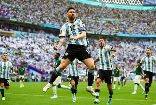 Sport Themen der Woche KW47 Sport Bilder des Tages Mandatory Credit: Photo by Kieran McManus Shutterstock (13626415af) Lionel Messi of Argentina scores a penalty and celebrates 1-0 Argentina v Saudi Arabia, FIFA World Cup, WM, Weltmeisterschaft, Fussball 2022, Group C, Football, Lusail Stadium, Al Daayen, Qatar - 22 Nov 2022 Editorial Use Only Argentina v Saudi Arabia, FIFA World Cup 2022, Group C, Football, Lusail Stadium, Al Daayen, Qatar - 22 Nov 2022 Editorial Use Only Copyright: xKieranxMcManus Shutterstockx 13626415af