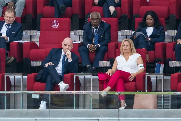 Bilder des Jahres, Sport 11 November Sport Themen der Woche KW47 221123 Gianni Infantino, president of Fifa, alongside Nancy Faeser, interior minister of Germany, who is seen wearing the OneLove armband ahead of the FIFA World Cup, WM, Weltmeisterschaft, Fussball 2022 football match between Germany and Japan on November 23, 2022 in Doha. Photo: Joel Marklund BILDBYRAN kod JM JM0384 bbeng fotboll football soccer fotball vm fotbolls-vm fotball-vm fotbolls-vm 2022 fifa world cup 2022 tyskland germany japan Copyright: JOELxMARKLUND BB221123JM039