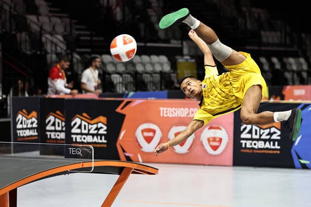 Bilder des Jahres, Sport 11 November Sport Themen der Woche KW47 Sport Bilder des Tages Boonkoom Tipwong, THA, during preliminaries at 2022 Teqball Individual Mens World Championships in Nürnberg; 24 11 2022 -
