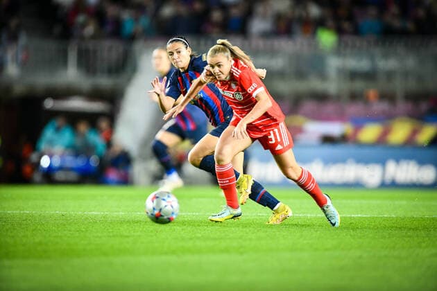 Bilder des Jahres, Sport 11 November Sport Themen der Woche KW47 Sport Bilder des Tages BARCELONA - November 24, 2022. A. Bonmati FC Barcelona, Barca Femeni) and S. Laudehr (Bayern München) battle for the ball during a UEFA Woman™s Champions League match between FC Barcelona against Bayern München at Spotify Camp Nou Stadium in Barcelona, Spain. (Photo by Felipe Mondino) Copyright: xFelipexMondinox