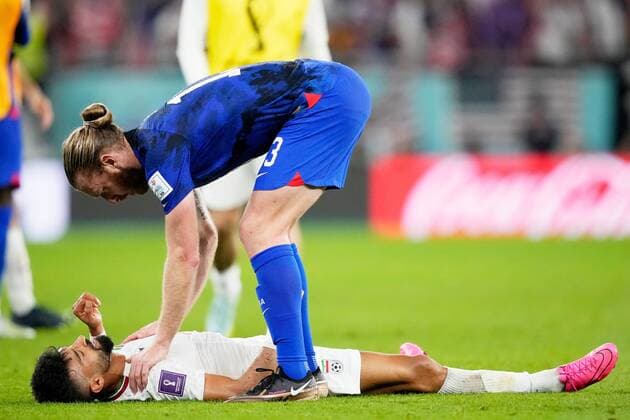Mandatory Credit: Photo by Dave Shopland Shutterstock (13640320dm) Tim Ream of the USA with Ramin Rezaeian of Iran at full time. Iran v USA, FIFA World Cup, WM, Weltmeisterschaft, Fussball 2022, Group B, Football, Al Thumama Stadium, Doha, Qatar - 29 Nov 2022 Editorial Use Only Iran v USA, FIFA World Cup 2022, Group B, Football, Al Thumama Stadium, Doha, Qatar - 29 Nov 2022 Editorial Use Only Copyright: xDavexShopland Shutterstockx 13640320dm