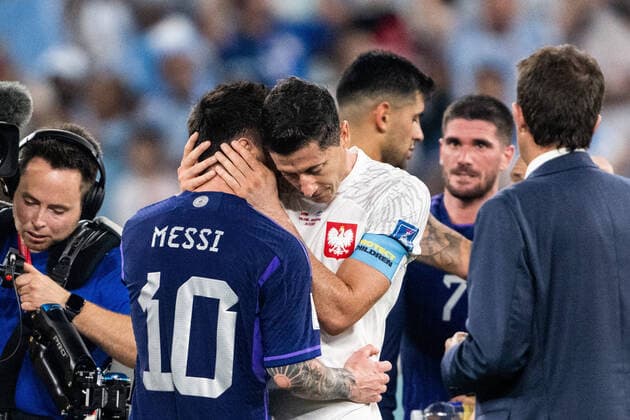 Bilder des Jahres, Sport 11 November Sport Themen der Woche KW48 Sport Bilder des Tages 221130 Lionel Messi of Argentina and Robert Lewandowski of Poland after the FIFA World Cup, WM, Weltmeisterschaft, Fussball 2022 football match between Poland and Argentina on November 30, 2022 in Doha. Photo: Joel Marklund BILDBYRAN kod JM JM0396 bbeng fotboll football soccer fotball vm fotbolls-vm fotball-vm fotbolls-vm 2022 fifa world cup 2022 polen poland argentina Copyright: JOELxMARKLUND BB221130JM256