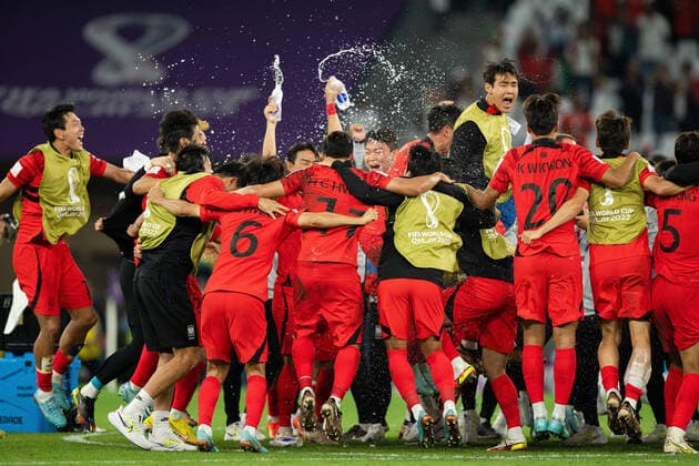 Bilder des Jahres, Sport 12 Dezember Sport Themen der Woche KW48 Sport Bilder des Tages 221202 Players of South Korea celebrate after the FIFA World Cup, WM, Weltmeisterschaft, Fussball 2022 football match between South Korea and Portugal on December 2, 2022 in Doha. Photo: Joel Marklund BILDBYRAN kod JM JM0399 bbeng fotboll football soccer fotball vm fotbolls-vm fotball-vm fotbolls-vm 2022 fifa world cup 2022 sydkorea south korea portugal jubel Copyright: JOELxMARKLUND BB221202JM100