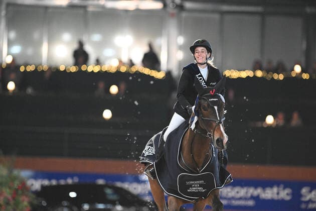 Bilder des Jahres, Sport 12 Dezember Sport Themen der Woche KW48 Sport Bilder des Tages 20221204 CSI5*-W A Coruna - Casas Novas A CORUNA, SPAIN - DECEMBER 4 2022 : Janne Friederike MEYER-ZIMMERMANN of Germany riding Messi van T Ruytershof (5) at - CSI5*-W A Coruna - Casas Novas on December 4, 2022 in A Coruna, . A Coruna Galicia Spain