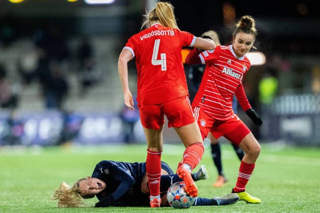 Bilder des Jahres 2022, Sport 12 Dezember Sport Themen der Woche KW50 Sport Bilder des Tages 221215 Olivia Holdt of Rosengard against Glodis Viggosdottir of Bayern during the UEFA Women s Champions League football match between FC Rosengard and Bayern Muenchen on December 15, 2022 in Malmö. Photo: Ludvig Thunman BILDBYRAN kod LT LT0451 fotboll football soccer fotball champions league fc rosengard bayern münchen bayern muenchen dam bbeng Copyright: LUDVIGxTHUNMAN BB221215LT029