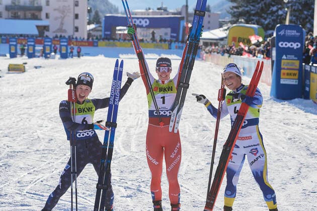 Bilder des Jahres 2022, Sport 12 Dezember Sport Themen der Woche KW50 Sport Bilder des Tages FIS Langlauf Weltcup Davos Nordic 2022 Sprint Free, Davos, Schweiz Davos, Schweiz, 17. Dezember 2022. Die Gewinnerinen (von links nach rechts: Jessie Diggins, Nadine Faehndrich, Johanna Hagstroem) beim Sprint Rennen am FIS Langlauf Weltcup Davos Nordic 2022 in Davos.