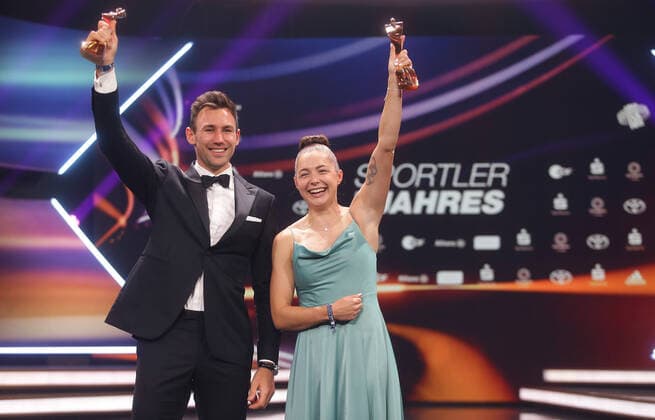 Bilder des Jahres 2022, Sport 12 Dezember Sport Themen der Woche KW50 Baden-Baden , Sportler des Jahres 2022 , von links: Gina Lückenkemper Niklas Kaul