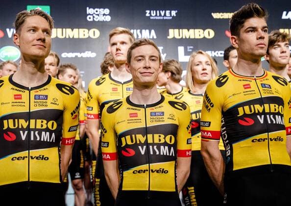 Bilder des Jahres 2022, Sport 12 Dezember Sport Themen der Woche KW51 Sport Bilder des Tages AMSTERDAM - Wilco Kelderman, Jonas Vingegaard and Wout van Aert (VLNR) during the team presentation of the Team Jumbo-Visma 2023 cycling teams. ANP SEM VAN DER WAL xVIxANPxSportx xxANPxIVx